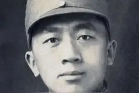 42年，粟裕收到伪军中将两包烟，发现不对大喊：通知干部更改行程图片