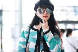 范冰冰超美走机场！穿小猫套装白到发光，盖住整张脸颜值都美上天图片