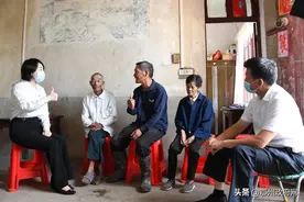 陈平走访慰问困难党员和退役军人党员图片