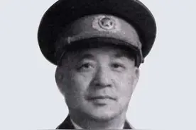 军官带家属吃小灶，饭店不敢阻拦，开国上将生气怒吼：都滚出去图片