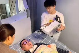 用嘴打游戏成为“嘴强王者”！潍坊高位截瘫消防员的逆袭人生：与其等待奇迹，不如去实现人生价值图片