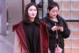 街拍：时髦的穿搭是一种美，冬日三里屯街头的美女时髦又养眼图片