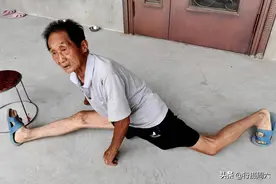 9旬老人满头黑发，能劈叉玩一字马，得知身份让人肃然起敬图片