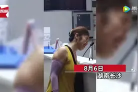 健身房保洁大妈“麒麟臂”走红，教练：干保洁3年，偶尔动动器械图片