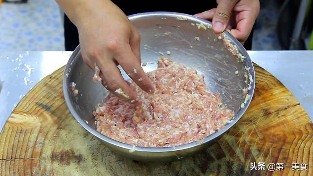 厨师长教你“肉馅酿青椒”，百吃不厌，每次去饭店，都是必点菜