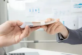 老板：晚发两天工资，算是什么大事吗？怎么就都辞职了？图片