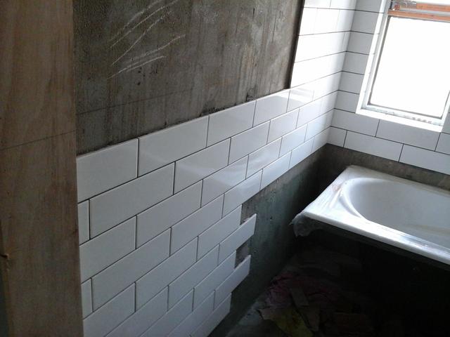 卫生间做完防水，贴不上瓷砖？都是因为泥瓦工人不懂这些方法