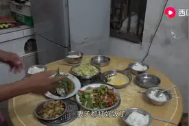 一大锅海鲜贝剥开肉秒变一小碟，爆炒香喷喷的，送饭特美味图片