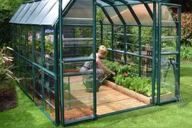 别再热衷在院子搭阳光房，换成这种花房不算违建，简直太好看了图片