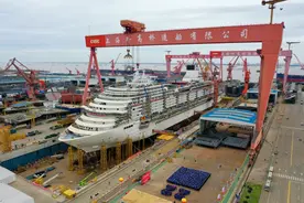 豪华程度超过五星级酒店！中国首制大型邮轮在外高桥造船实现全船贯通图片