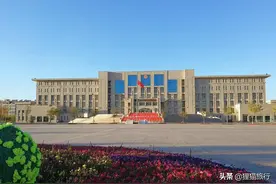 额济纳旗是内蒙古最西、最大、人口最少的旗，有戈壁大漠、居延海图片