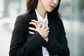 英俊丈夫车祸去世，杭州女子胸闷半年以为悲伤过度，专家一查：是梅毒图片