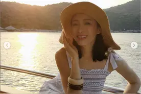 黎姿身价暴涨2.6亿，乘豪华游艇出海心情好，曾独立养家今成富婆图片