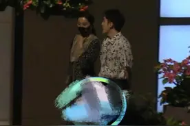 范冰冰深夜被拍，脸出油肚腩凸起来，没厉害团队修图成了大妈图片