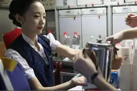揭秘飞机上不为所知的3种服务，只要你敢开口，空姐就一定会答应图片