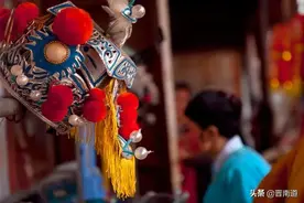 看大戏不如看戏台上的对联图片