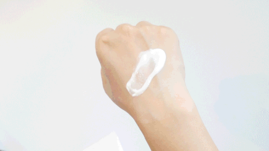 素颜霜和粉底液有什么区别？该怎么选择？看皮肤状态和妆感需要