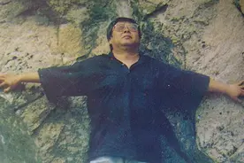 路遥42岁贫病而死，临终遗言，让贾平凹夺门而逃，躲在无人处痛哭图片