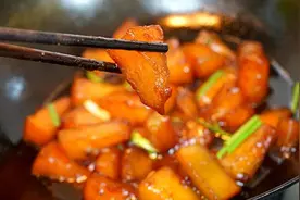 红烧冬瓜怎么做好吃？素食版红烧肉色泽红亮，软烂鲜美而入口及化图片
