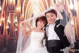 “最矮”夫妻结婚，不顾医生反对怀孕生子，看到孩子夫妻落泪图片