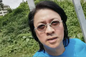 香港著名演员为患血癌妻子花光积蓄，淡出演艺圈，至今无儿无女图片