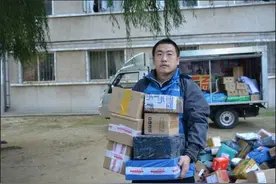 中国学历最高的快递员：谭超，四战考研，收入比自己的老师还高图片