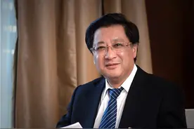 全国人大代表沈金强建议将尘肺病纳入医保特殊疾病管理，实行门诊统筹报销图片
