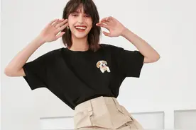 女生工装裤这样穿，完美打造硬气BF风图片