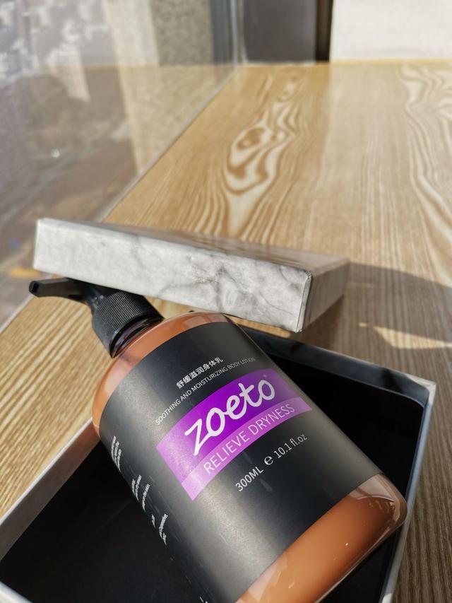 冬天腿上皮肤干燥起皮屑身体乳