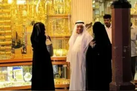 嫁去迪拜的中国女人，穿金戴银享荣华富贵，却直言受不了，为啥？图片