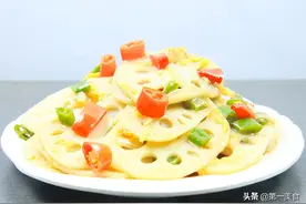 厨师长分享酸辣莲藕的家常做法，莲藕不发黑有技巧，清脆入味图片