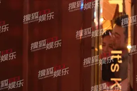 娄艺潇被曝怀孕、邢昭林恋情曝光！穿衣要谨慎，出门要小心图片