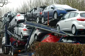 车13万买的，被撞报废后保险公司赔了63000，合理吗？视频封面