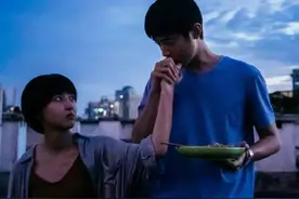 “人小戏大“的张子枫妹妹，出道15年，仅一个吻就让网友疯了图片