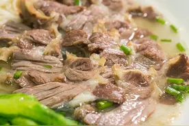 在湛江敢这么做牛腩粉的，我只见过这①家图片