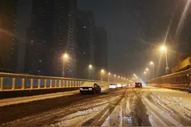 郑州昨夜风急雪大，13公里路程，开车需要走多久？图片
