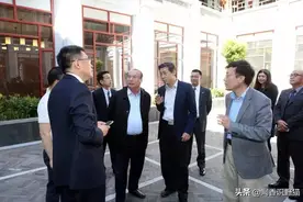 昔日的隐形富豪，公司市值高达2500亿，实力曾经一度超过李嘉诚图片