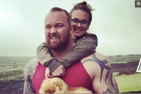 高206厘米，体重超350斤的大力士，有个萝莉娇妻有什么体验？图片