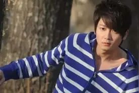 又一明星涉毒被抓！歌手东来东往获刑19个月，多次容留他人吸毒视频封面