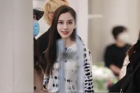 Angelababy路透图曝光，轻撩秀发动人心弦上演侧颜杀图片