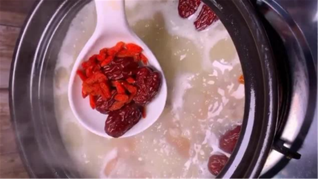 花胶花生黄豆猪脚汤功效与作用 2026年花胶炖黄豆的作用