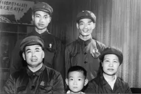 开国上将许世友珍贵家庭照，三子少将，长孙女博士学位中校军衔图片