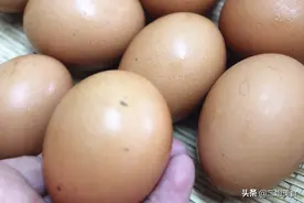 买鸡蛋时，长斑的鸡蛋能不能选？大厨教您一招，以后别乱买了图片