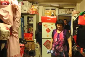2女1男蜗居21㎡，做饭洗澡同时进行，母亲受不了每晚去睡邻居家图片