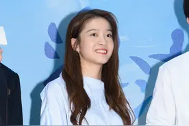 张雪迎的牛仔元素穿搭，清爽少女感十足图片