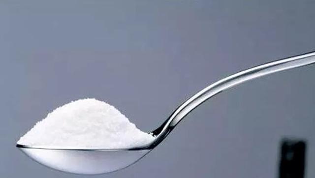 这饮料喝完能排毒减肥美容？别想了！真相是一堆烂蔬菜水果！