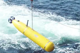 抓到了！两村民海边发现外国间谍潜航探测器 获国安表彰奖励视频封面