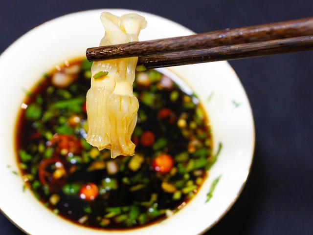 花胶猪肚鸡窍门 2025年花胶猪肚鸡的制作方法及配料