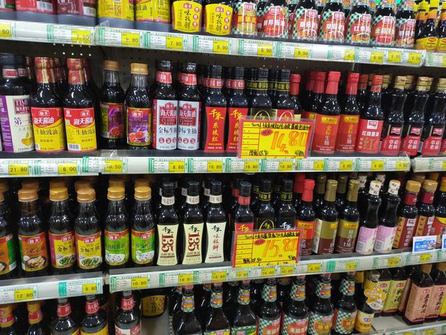 买酱油时，无论品牌大小，如果瓶身有这行数字，都是勾兑酱油