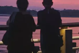 女人把这些交给你，多半就是把你当“爱人”了，要懂得珍惜图片